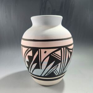 Signed David Lee Navajo Pottery Vase Bird Southwest Mesa Verde American Indian